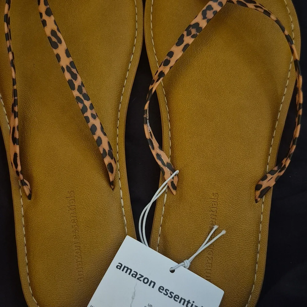 Amazon Essentials Leopard Print Sandals - Picture 4 of 5